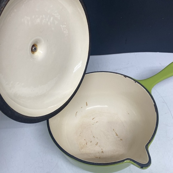 American Collection Enameled Cast Iron Pan with Lid - Picture 10 of 17